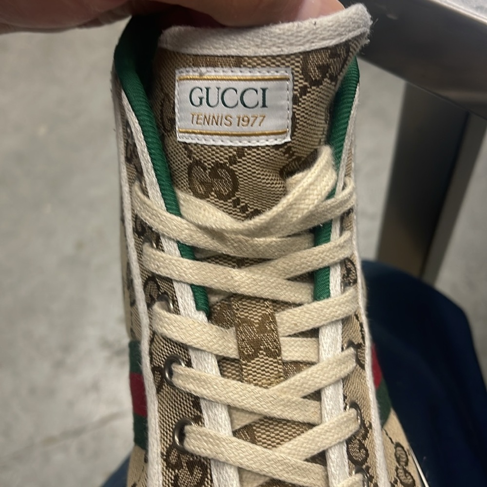 Gucci shoes comes with 2 brand new dust bags and extra shoes laces - Picture 3 of 6